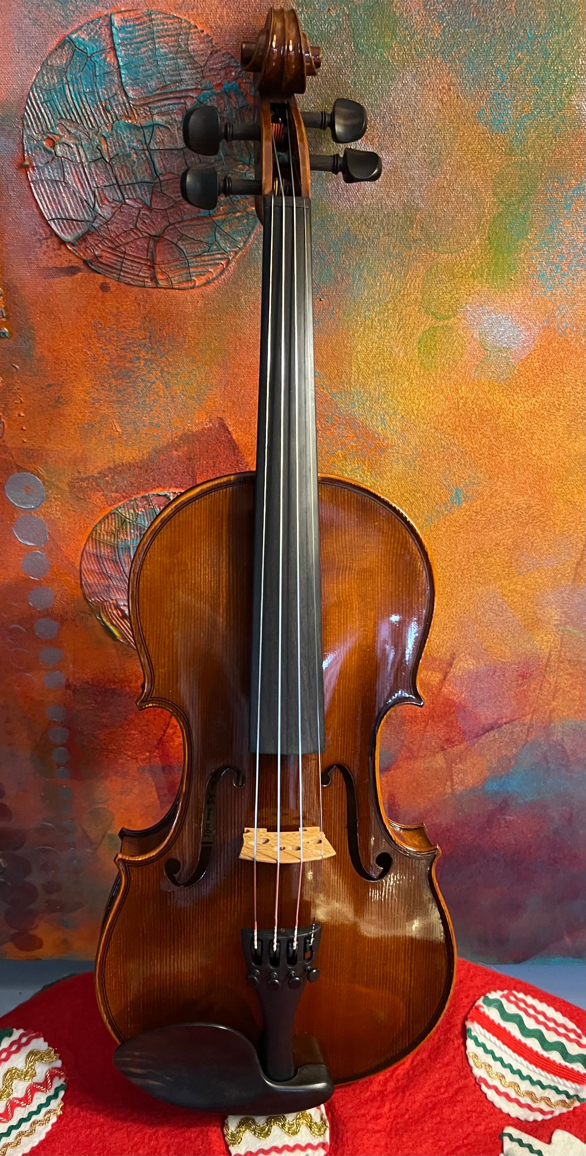Eastman V 30 Older model 1/2 violin